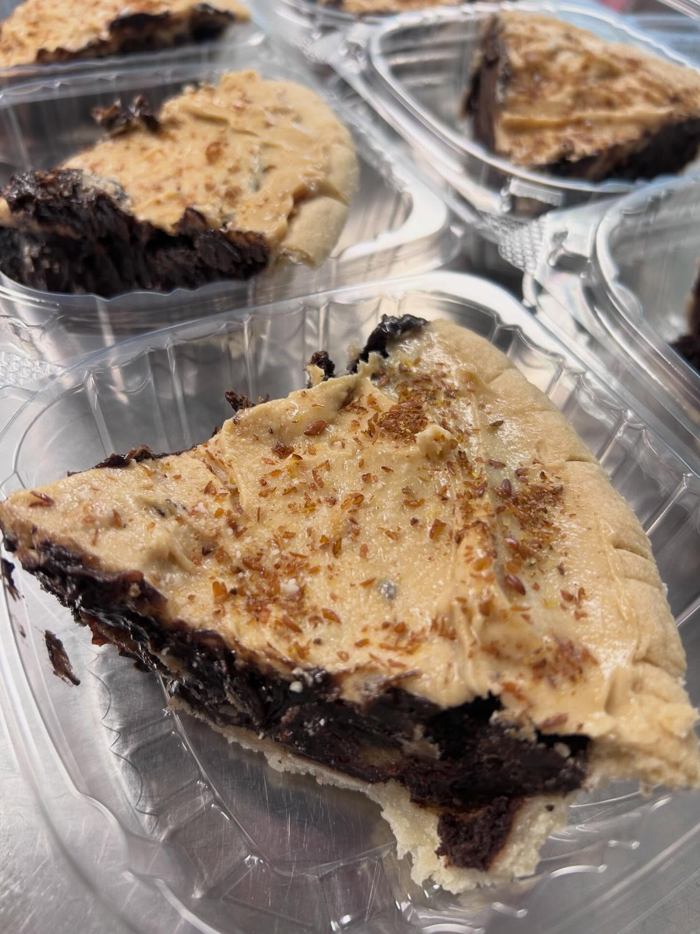 Because Saturday and Chocolate Cacao Crème Pie (GF) Full of magnesium and love 💗
