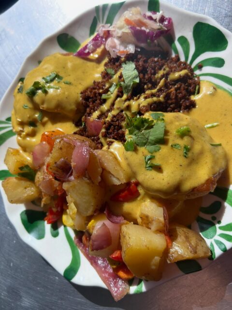 Organic Biscuits & Gravy on Houston Street 🌱

* Walnut Meat * House potato turmeric gravy * Fresh roasted pepper potatoes * Plant love 😎