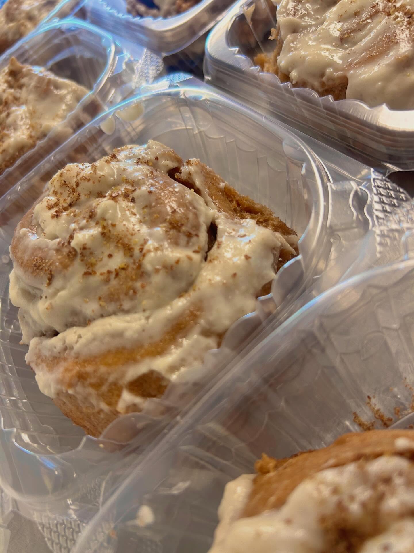 Sweet Saturday ✨🌱

Available today
*organic cinnamon rolls (regular and gluten free) *strawberry bread pudding
*almond flour banana donut holes (GF)
*almond flour garlic rosemary biscuits (GF)
*chocolate chip cookie stuffed dates (GF)
*chocolate crème pie (GF)

And more 💕