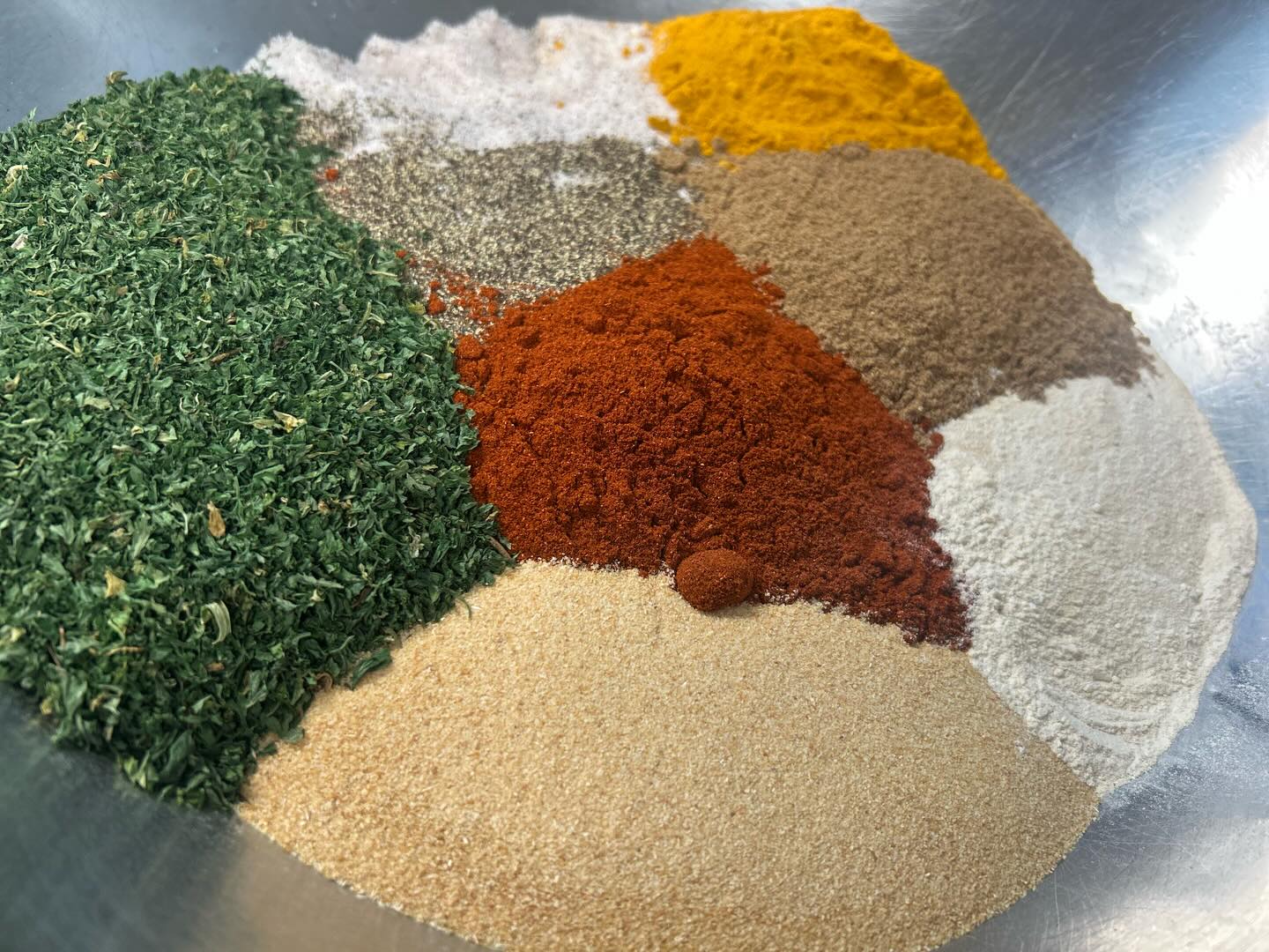 Mother Nature in every lovely bite ✨🌱
#seasonloveallsalt #nonirradiatedspices